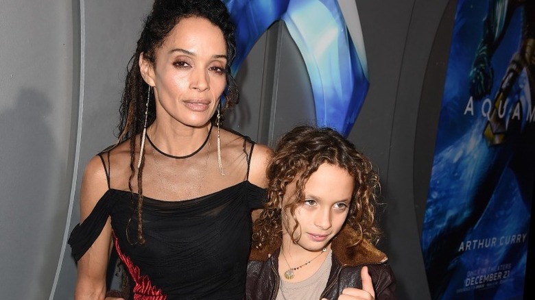 Lisa Bonet et son fils, Wolfie, posant