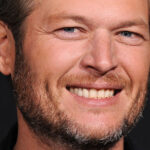 Blake Shelton ne peut pas arrêter de jaillir sur Gwen Stefani une fois de plus