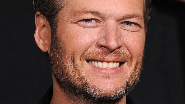 Blake Shelton ne peut pas arrêter de jaillir sur Gwen Stefani une fois de plus