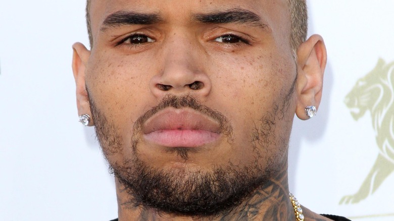 Les dernières allégations d’agression sexuelle de Chris Brown prennent une autre tournure troublante