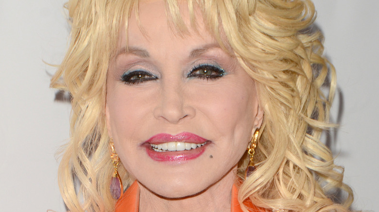 Dolly Parton pourrait toujours se retrouver au Rock & Roll Hall of Fame malgré sa demande de retrait