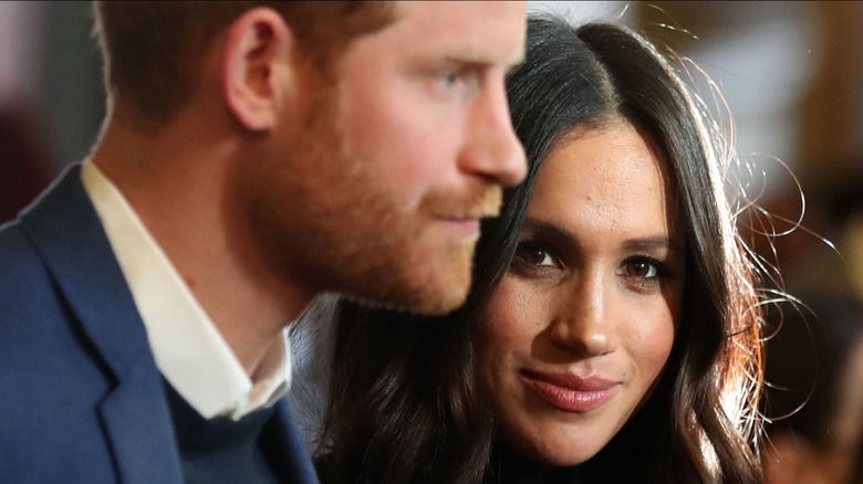 Le prince Harry et Meghan Markle posent