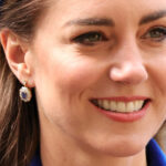 Kate Middleton étourdit absolument dans sa couleur signature