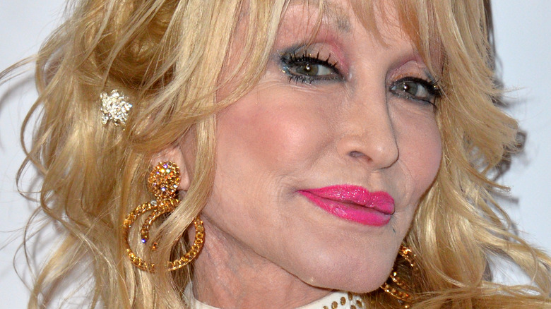 La vraie raison pour laquelle Dolly Parton refuse sa nomination au Temple de la renommée du rock and roll