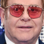 La vraie raison pour laquelle Elton John porte toujours des lunettes