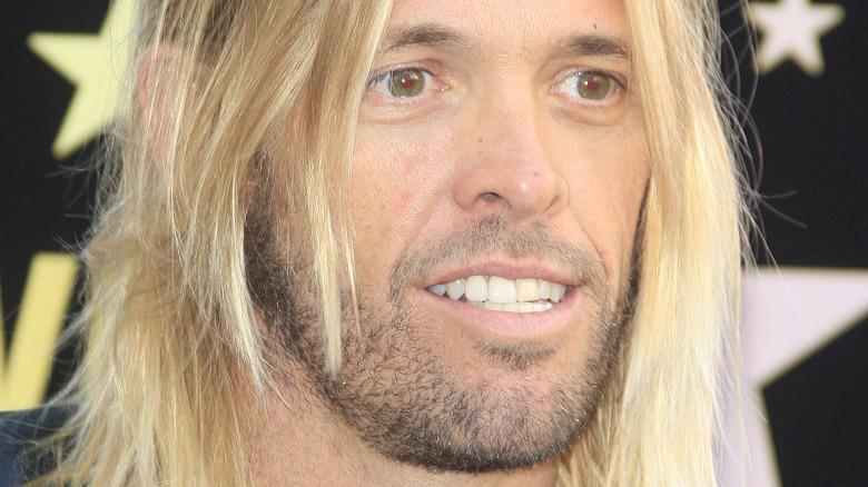 La mort tragique du batteur des Foo Fighters Taylor Hawkins