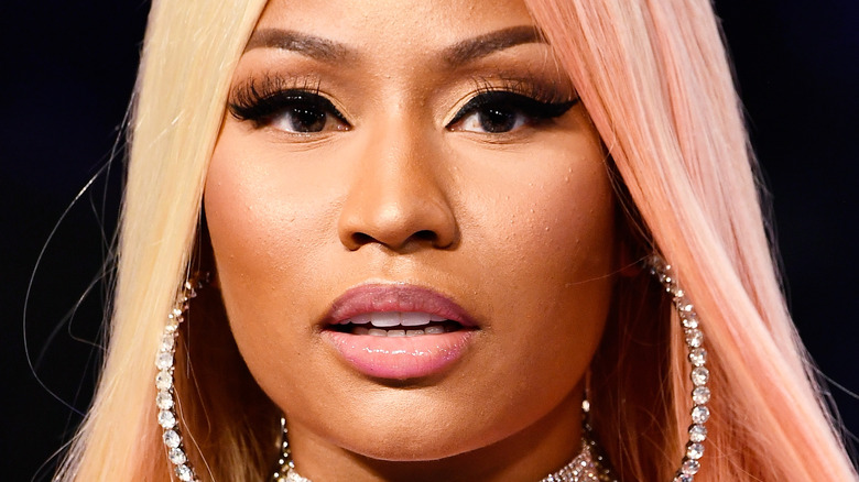 Quelle est la vraie signification de Blick Blick !  Par Coi Leray et Nicki Minaj ?  Voici ce que nous pensons