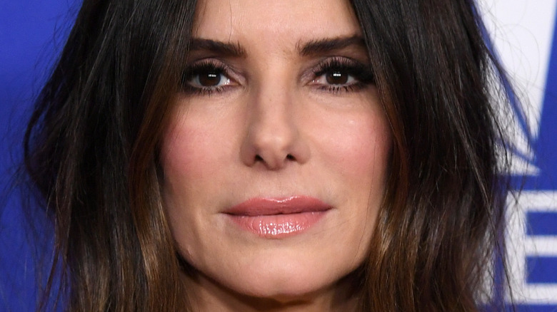 Sandra Bullock posant à l'événement