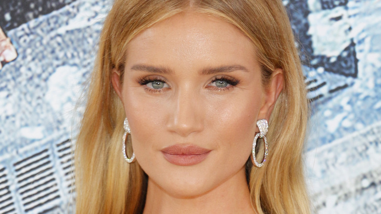 Rosie Huntington-Whiteley posant