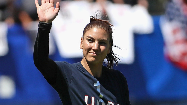 Hope Solo agitant