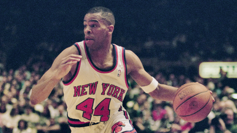 Hubert Davis joue au basket