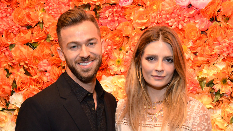 Artem Chigvintsev et Mischa Barton souriant