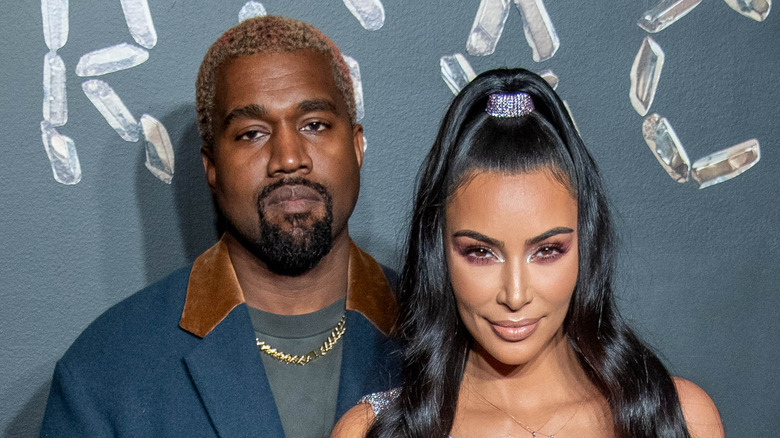 Kanye West, Kim Kardashian souriant