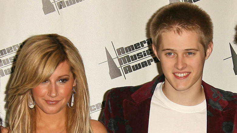 Ashley Tisdale et Lucas Grabeel sur le tapis rouge