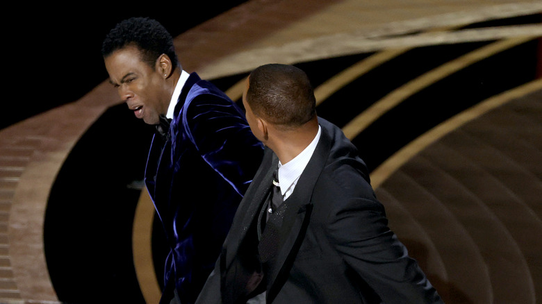 Will Smith gifle Chris Rock sur scène aux Oscars 2022