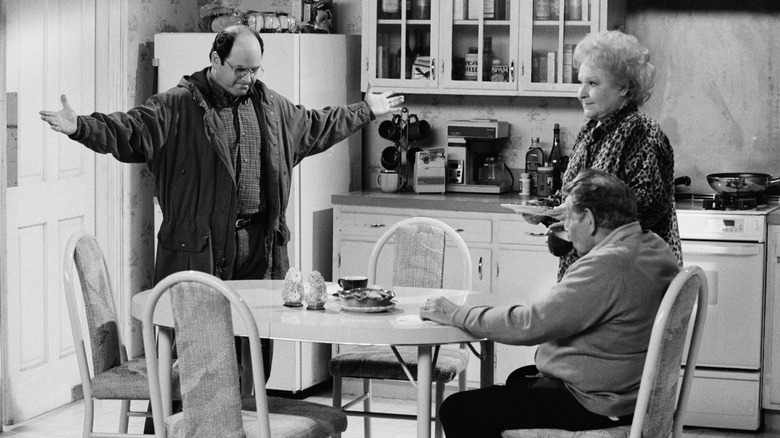  Jason Alexander en tournage avec les co-stars Estelle Harris et Jerry Stiller sur le tournage de Seinfeld