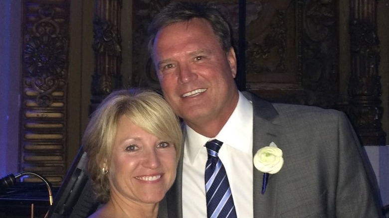 Cindy et Bill Self posent ensemble