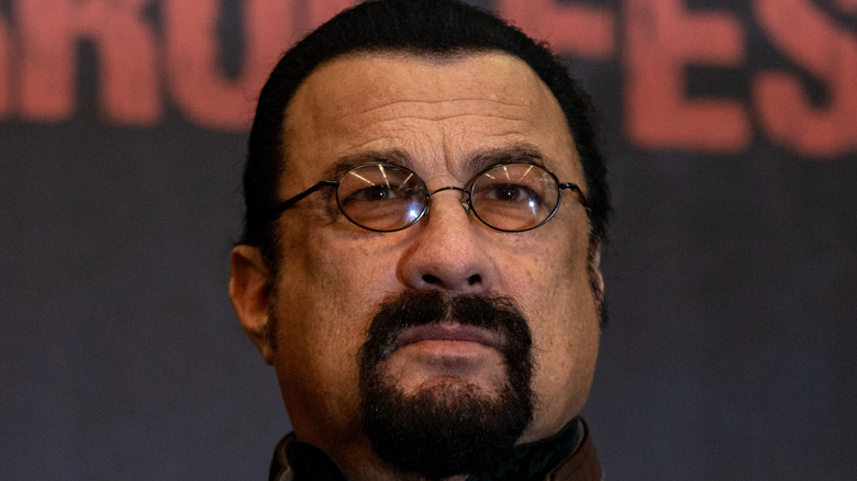 Steven Seagal pose pour les caméras