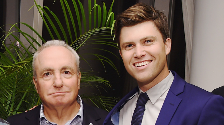 Lorne Michaels et Colin Jost souriant