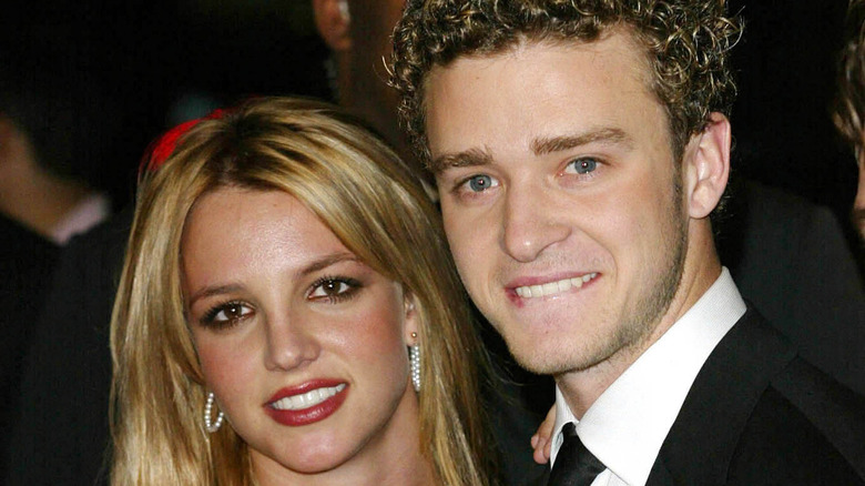 Britney Spears et Justin Timberlake sourient