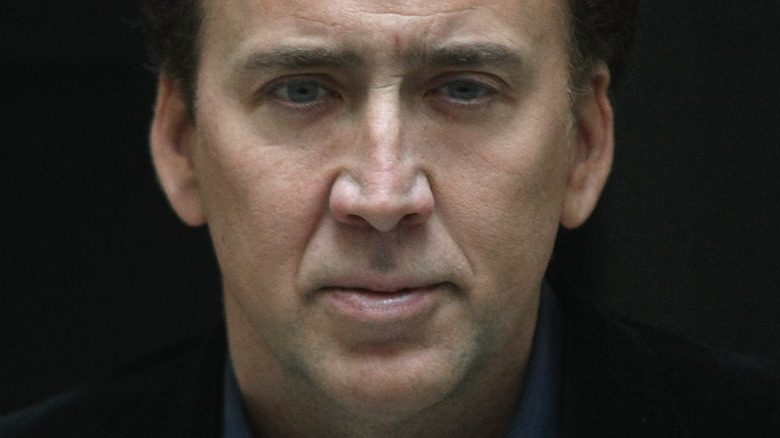 nicolas cage à l'air solennel