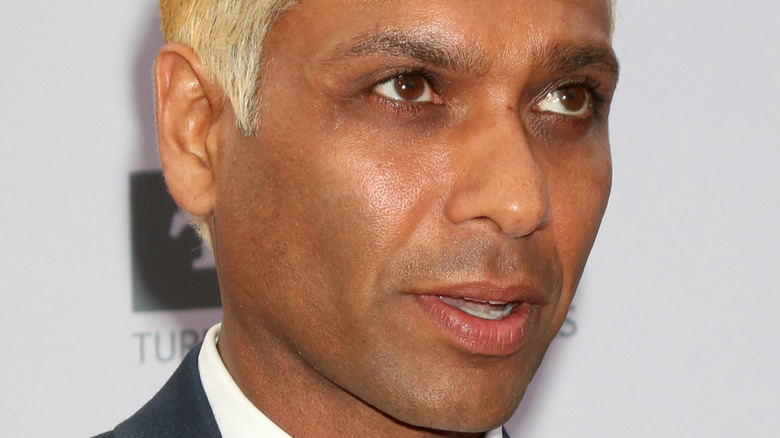 Tony Kanal pose sur le tapis rouge