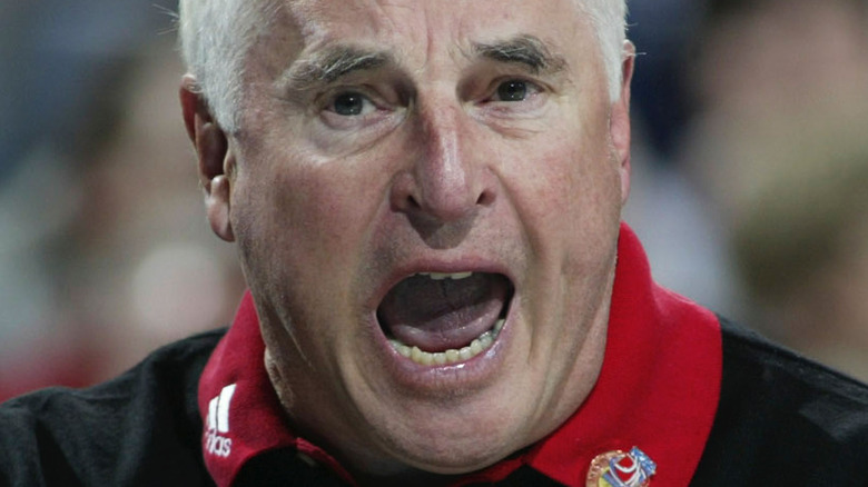 Bob Knight avec sa bouche ouverte