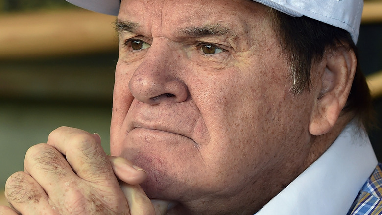 Pete Rose fronce les sourcils