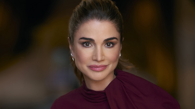 La reine Rania de Jordanie pose