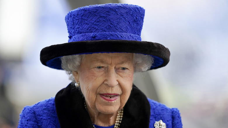 La reine Elizabeth II exerce ses fonctions royales