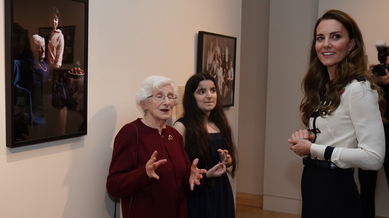 Kate Middleton avec la survivante de l'Holocauste Yvonne Bernstein et son petit-fils