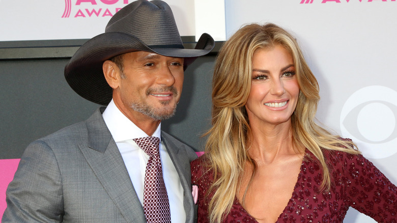 Tim McGraw et Faith Hill posant aux Academy of Country Music Awards 2017