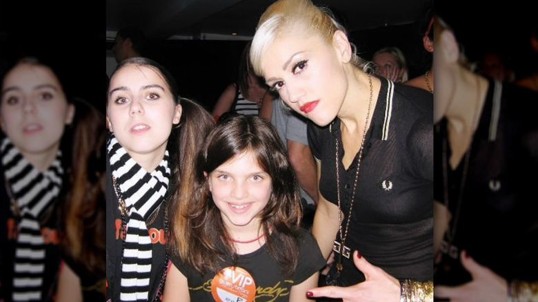 Gwen Stefani, Lady Sovereign et Mae Muller sur une photo de groupe