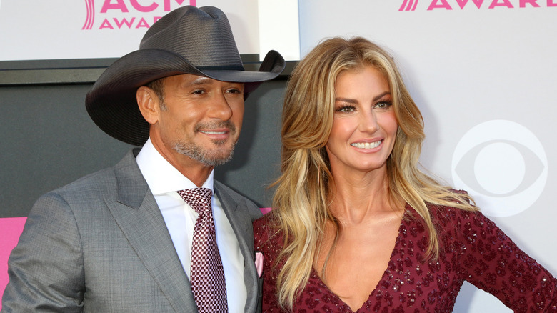 Tim McGraw et Faith Hill posent