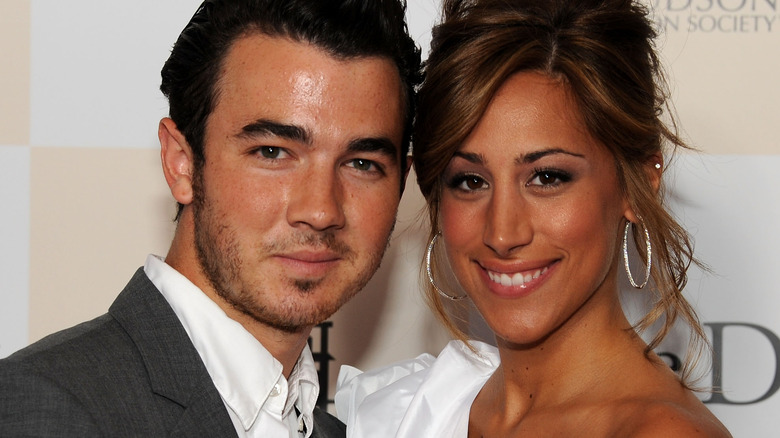 Danielle et Kevin Jonas posent