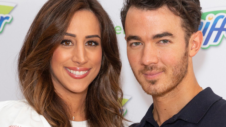 Danielle et Kevin Jonas souriants