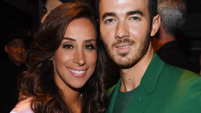 Danielle et Kevin Jonas souriants