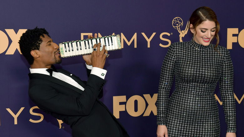 Jon Batiste et Suleika Jaouad aux Emmy Awards