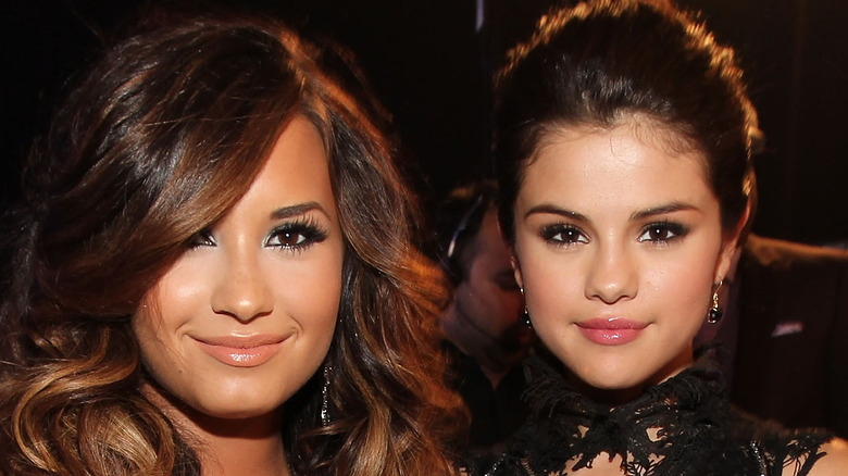 Selena Gomez et Demi Lovato lors d'un événement