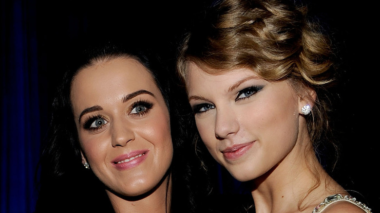 Katy Perry et Taylor Swift lors d'un événement