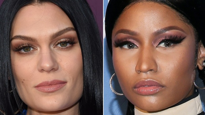 Jessie J cheveux longs noirs, créoles Nicki Minaj et look sophistiqué