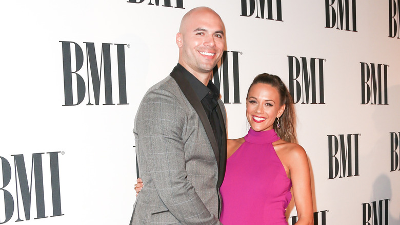 Mike Caussin et Jana Kramer enceintes