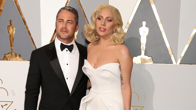 Taylor Kinney, Lady Gaga souriante