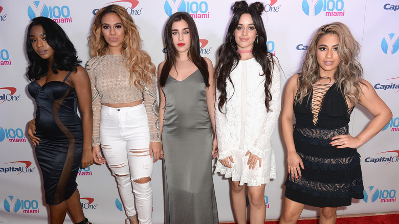 Fifth Harmony sur le tapis rouge 