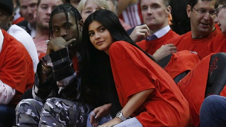 Kylie Jenner et Travis Scott lors d'un événement 