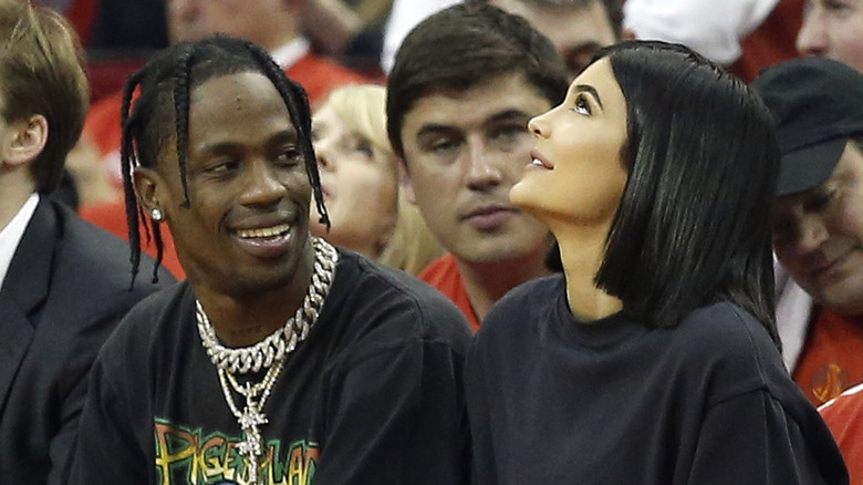 Kylie Jenner et Travis Scott lors d'un événement 