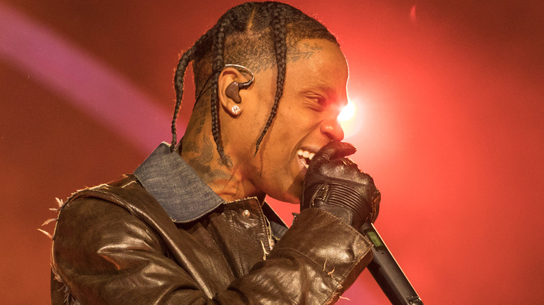 Travis Scott se produisant à Astroworld