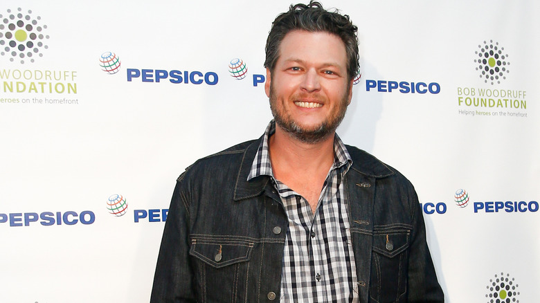 Blake Shelton souriant