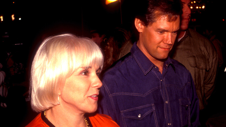 Randy Travis et Elizabeth Hatcher en 1991.