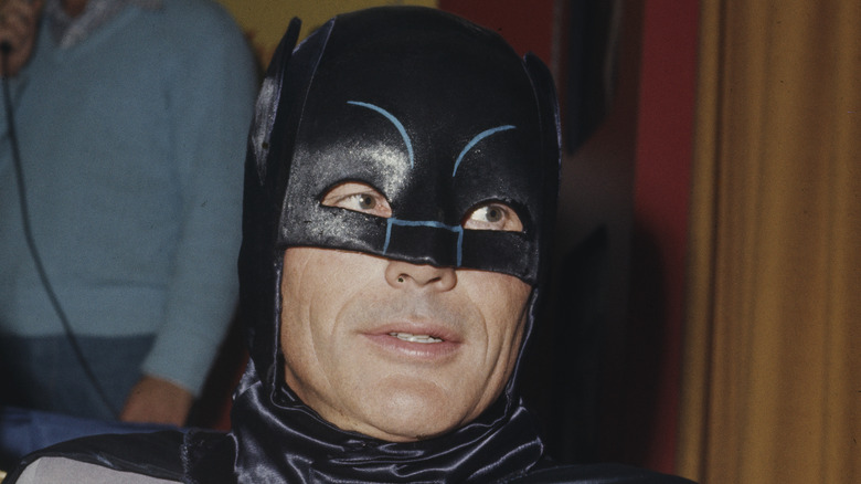 Adam West jouant Batman